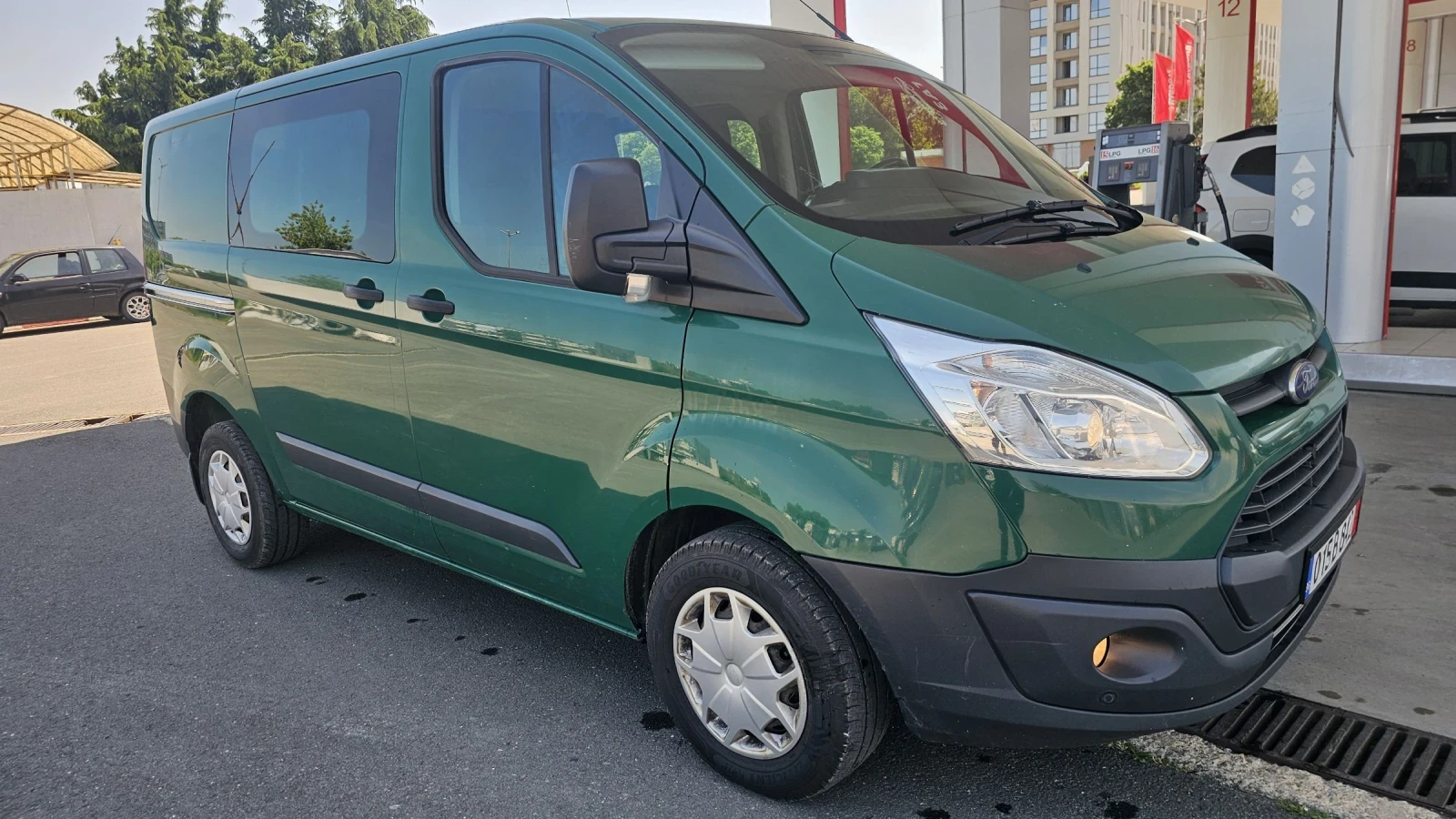 Ford Transit Custom 2.0 TDI ТОВАРОПЪТНИЧЕСКИ 6 МЕСТА-КЛИМА 