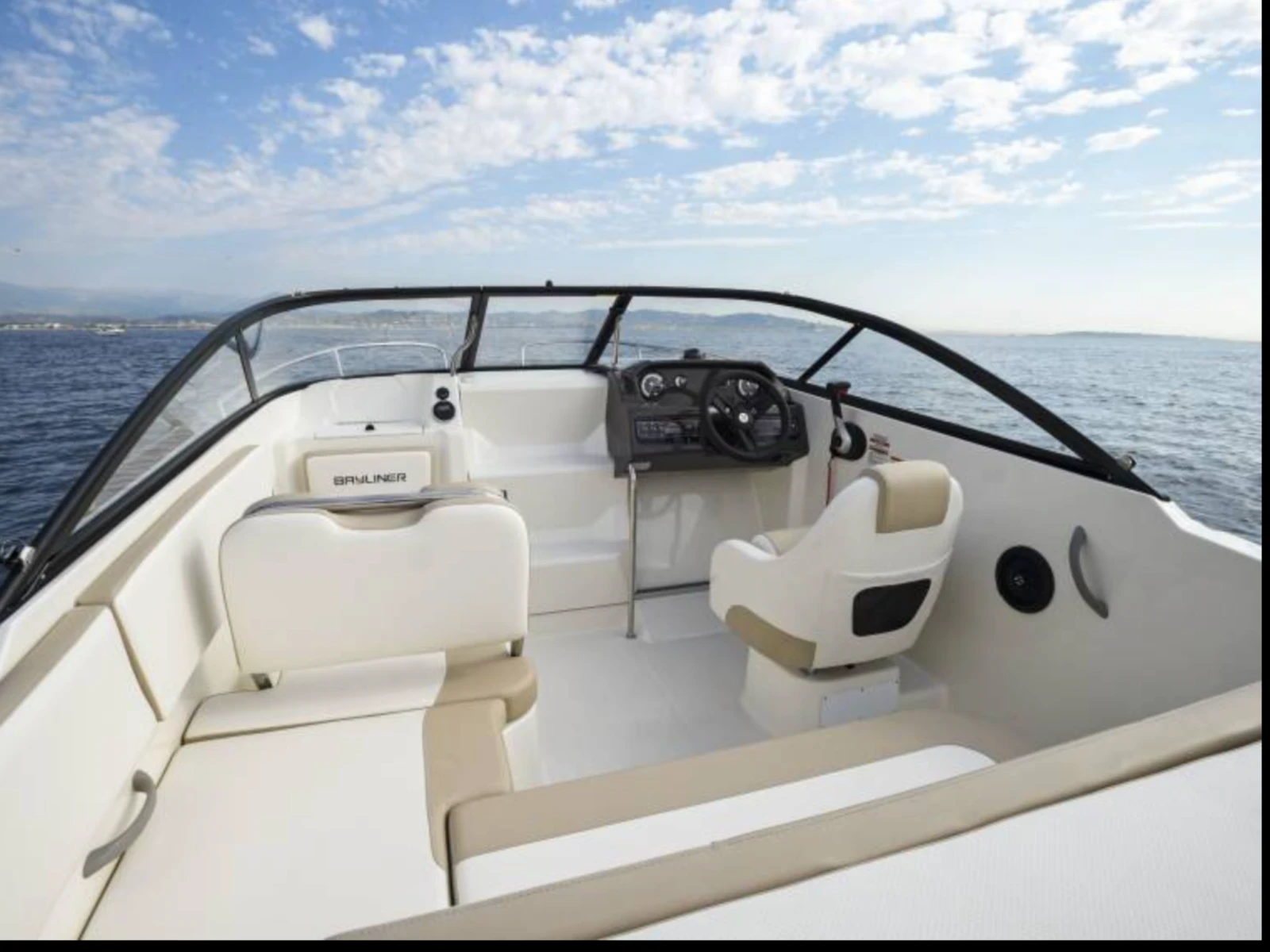 Моторна яхта Bayliner  Vr5 - изображение 4