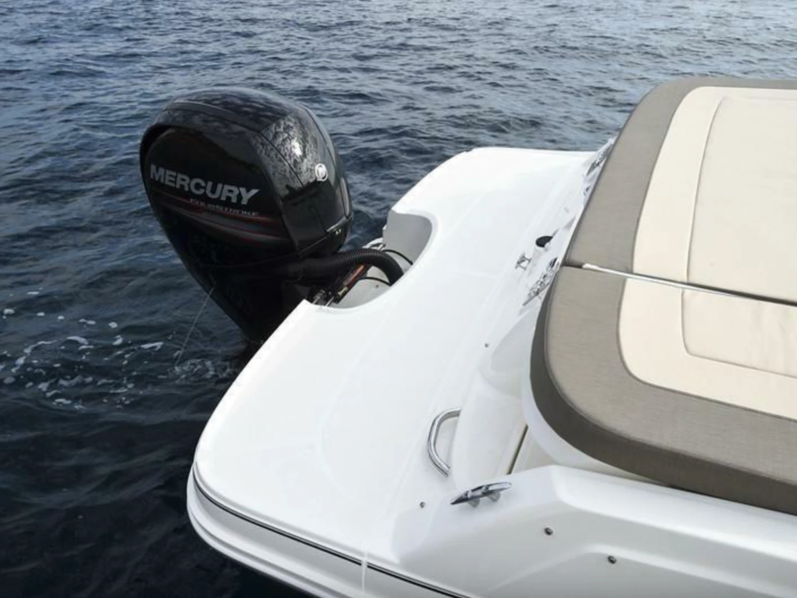 Моторна яхта Bayliner  Vr5 - изображение 7