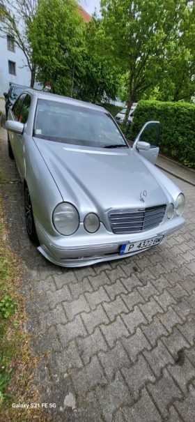 Mercedes-Benz E 200, снимка 1 - Автомобили и джипове - 45627816