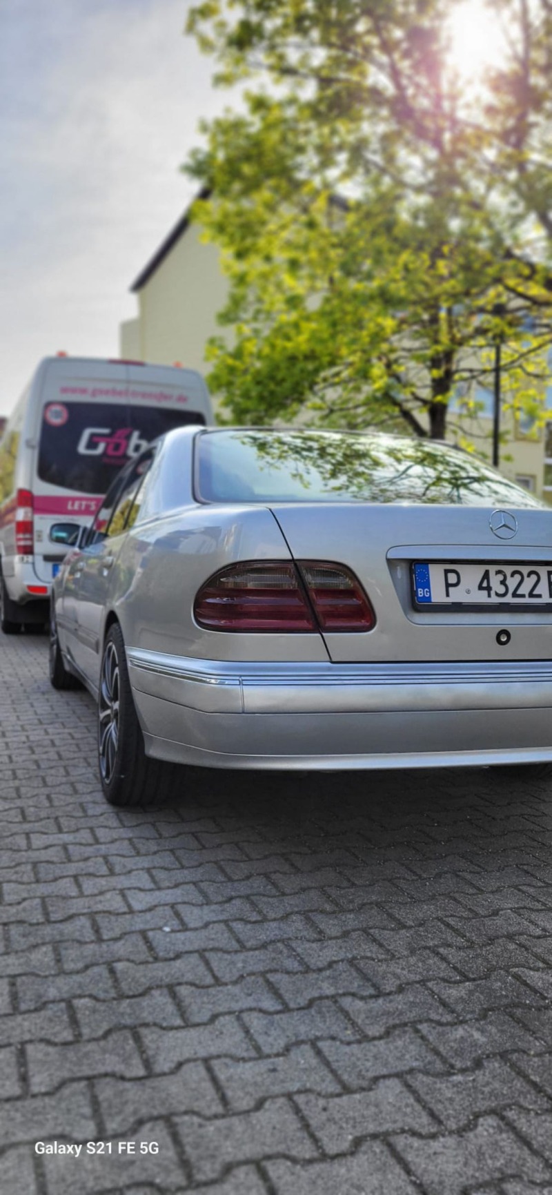 Mercedes-Benz E 200, снимка 11 - Автомобили и джипове - 45627816