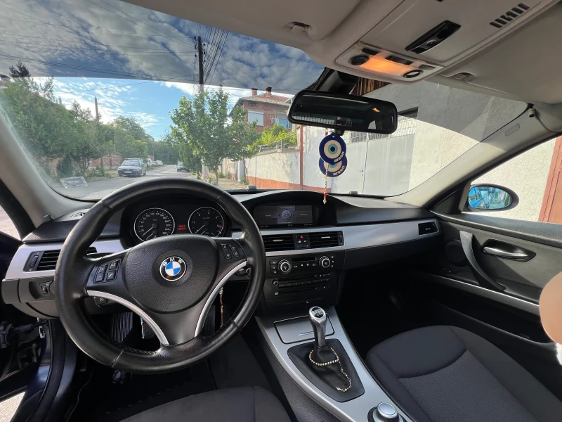 BMW 330, снимка 16 - Автомобили и джипове - 47340951