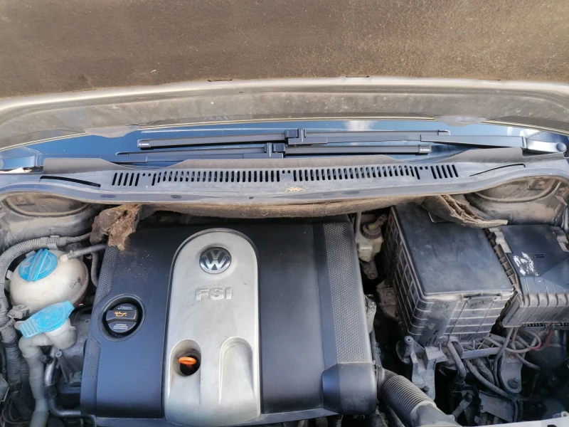 VW Touran, снимка 10 - Автомобили и джипове - 52254888