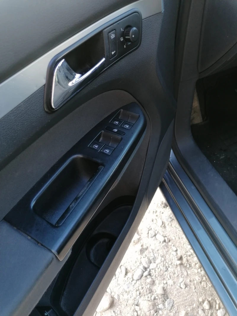 VW Touran, снимка 4 - Автомобили и джипове - 52254888