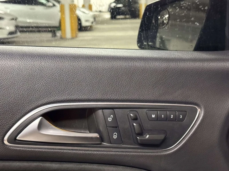 Mercedes-Benz CLA 45 AMG * CARFAX * БЕЗ ПЪРВОНАЧАЛНА ВНОСКА, снимка 14 - Автомобили и джипове - 53108439