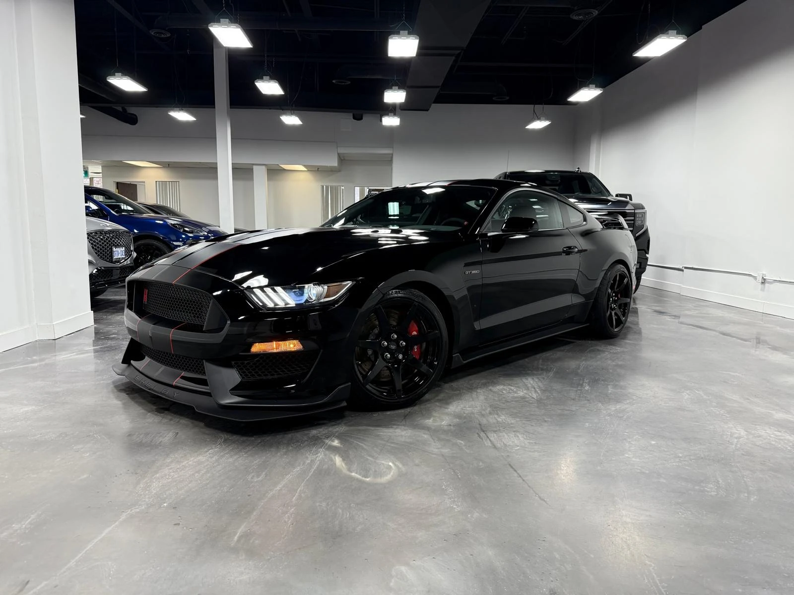 Ford Mustang SHELBY GT350R Fastba* * CARFAX * * АВТО КРЕДИТ * *, снимка 1