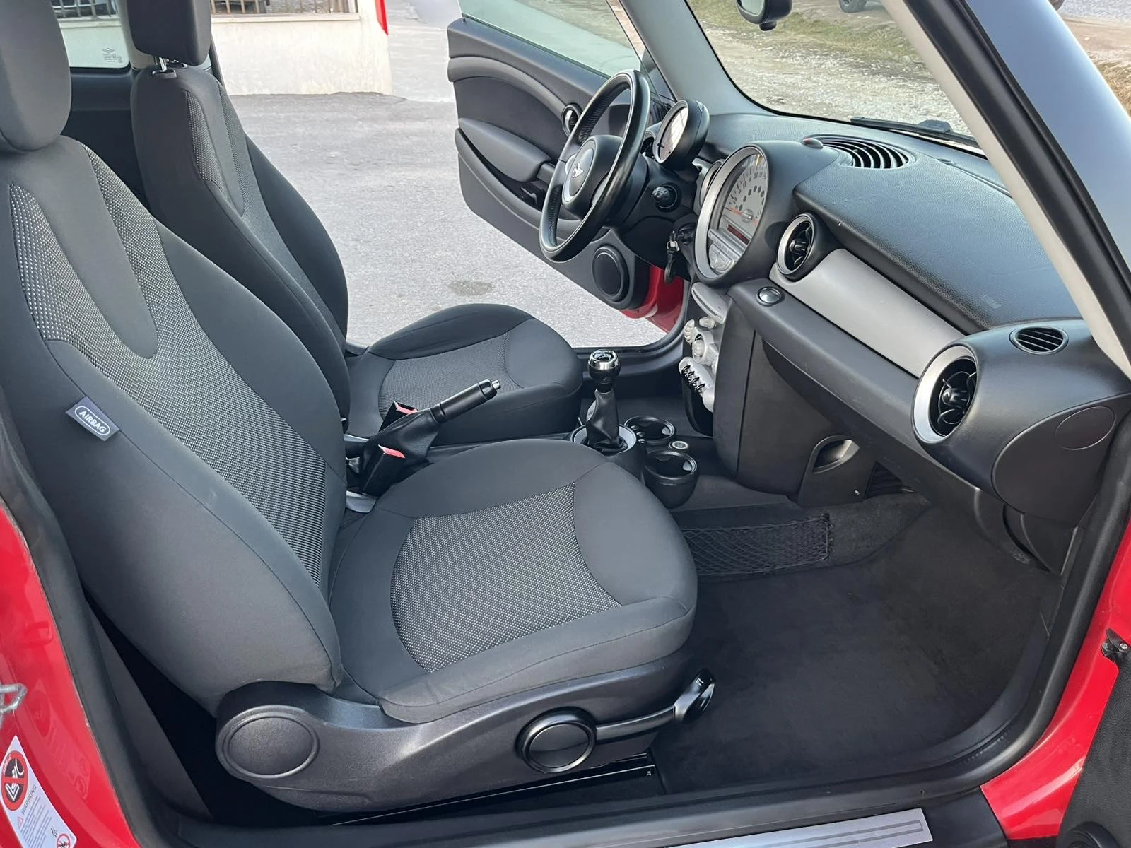 Mini One 1.6I 6ск. EURO 5A 139 000км КАТО НОВО - изображение 10