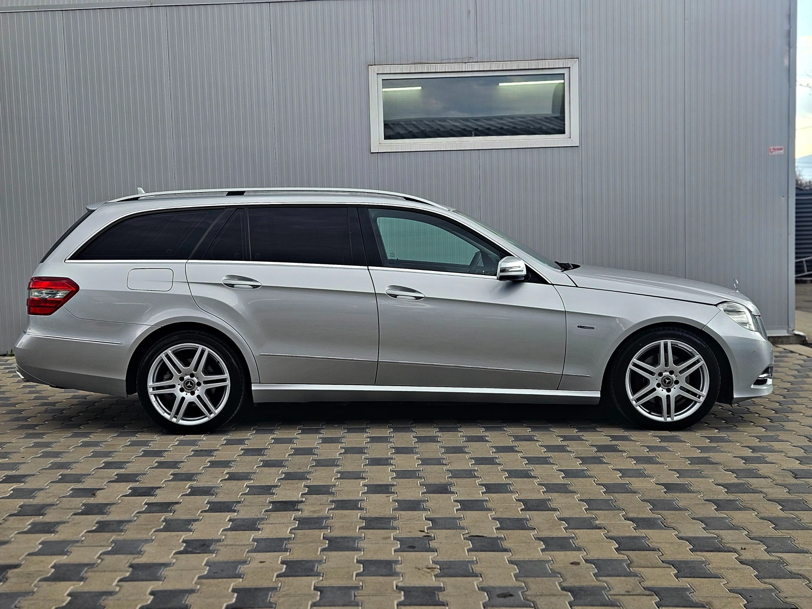 Mercedes-Benz E 350 AMG/FACE/4MATIC/AVANTGARDE/ПОДГРЕВ/AMBIENT/LIZING - изображение 4