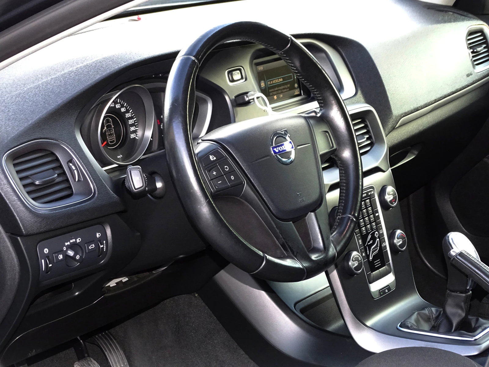 Volvo V40 D2 1.6D EURO 5B, снимка 17 - Автомобили и джипове - 54013784