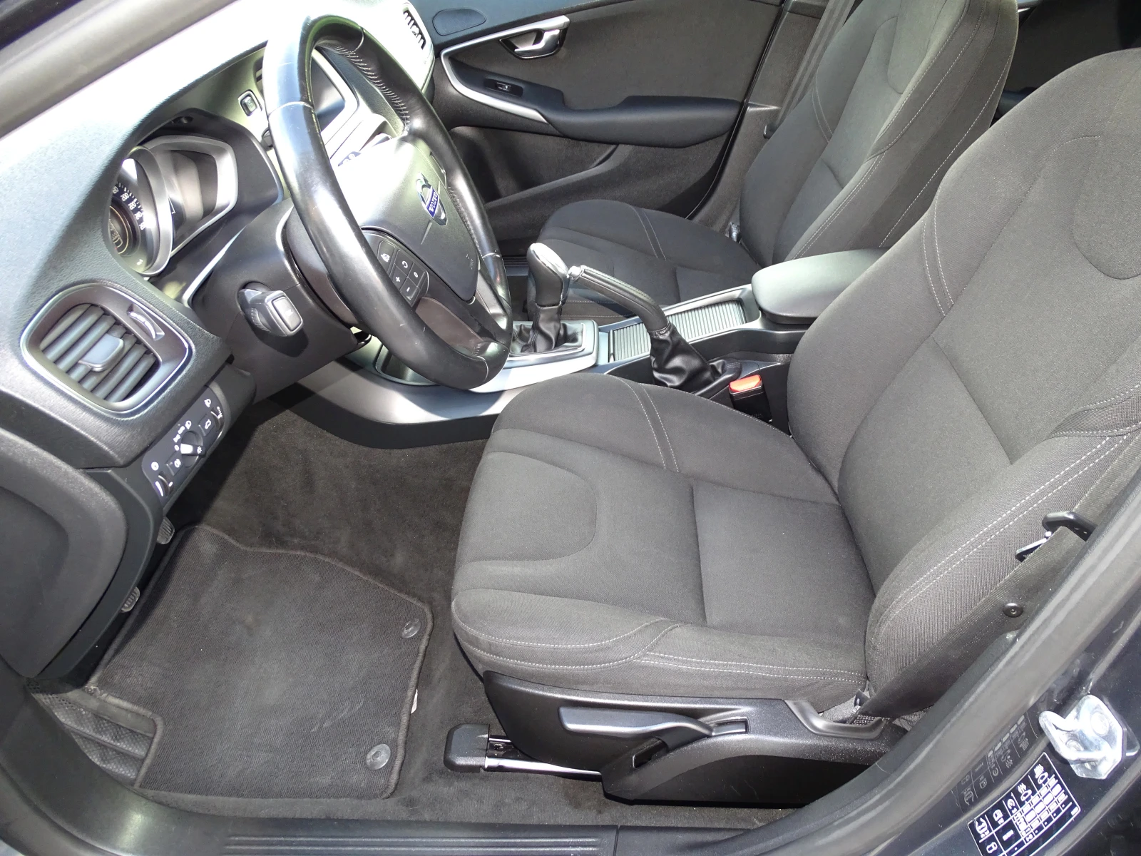 Volvo V40 D2 1.6D EURO 5B, снимка 9 - Автомобили и джипове - 54013784