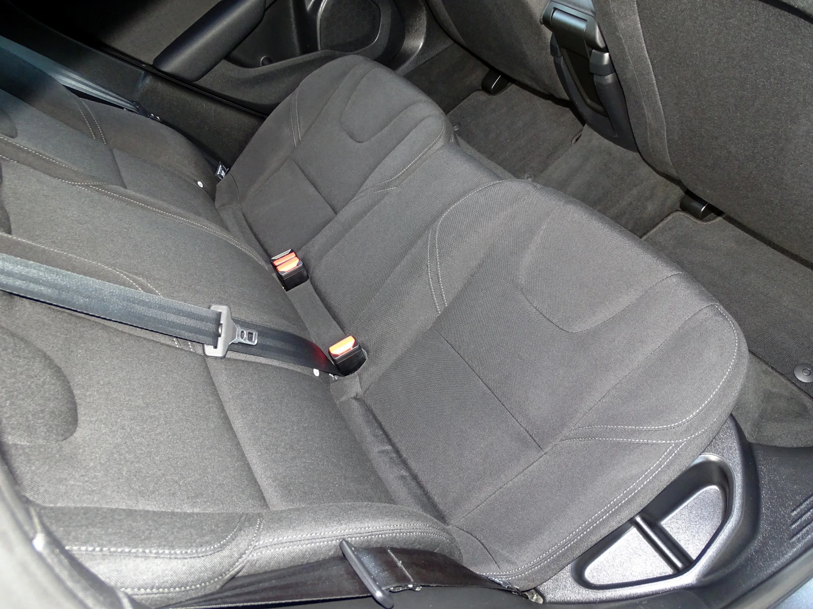 Volvo V40 D2 1.6D EURO 5B, снимка 11 - Автомобили и джипове - 54013784