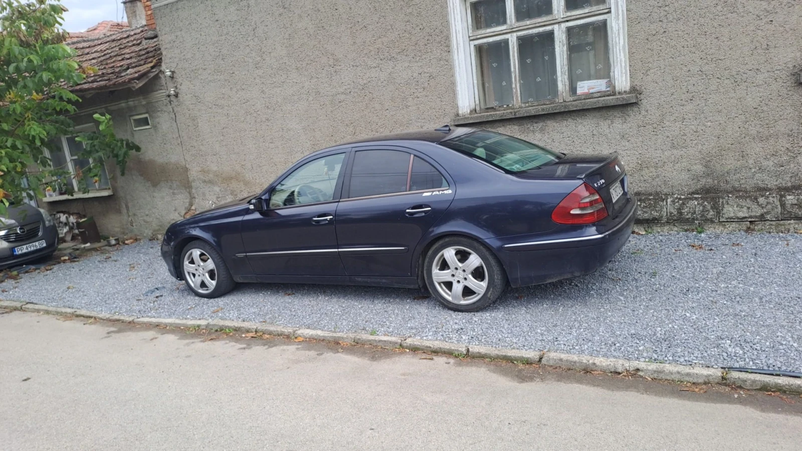 Mercedes-Benz E 270 2.7 CDI, снимка 2 - Автомобили и джипове - 56548704