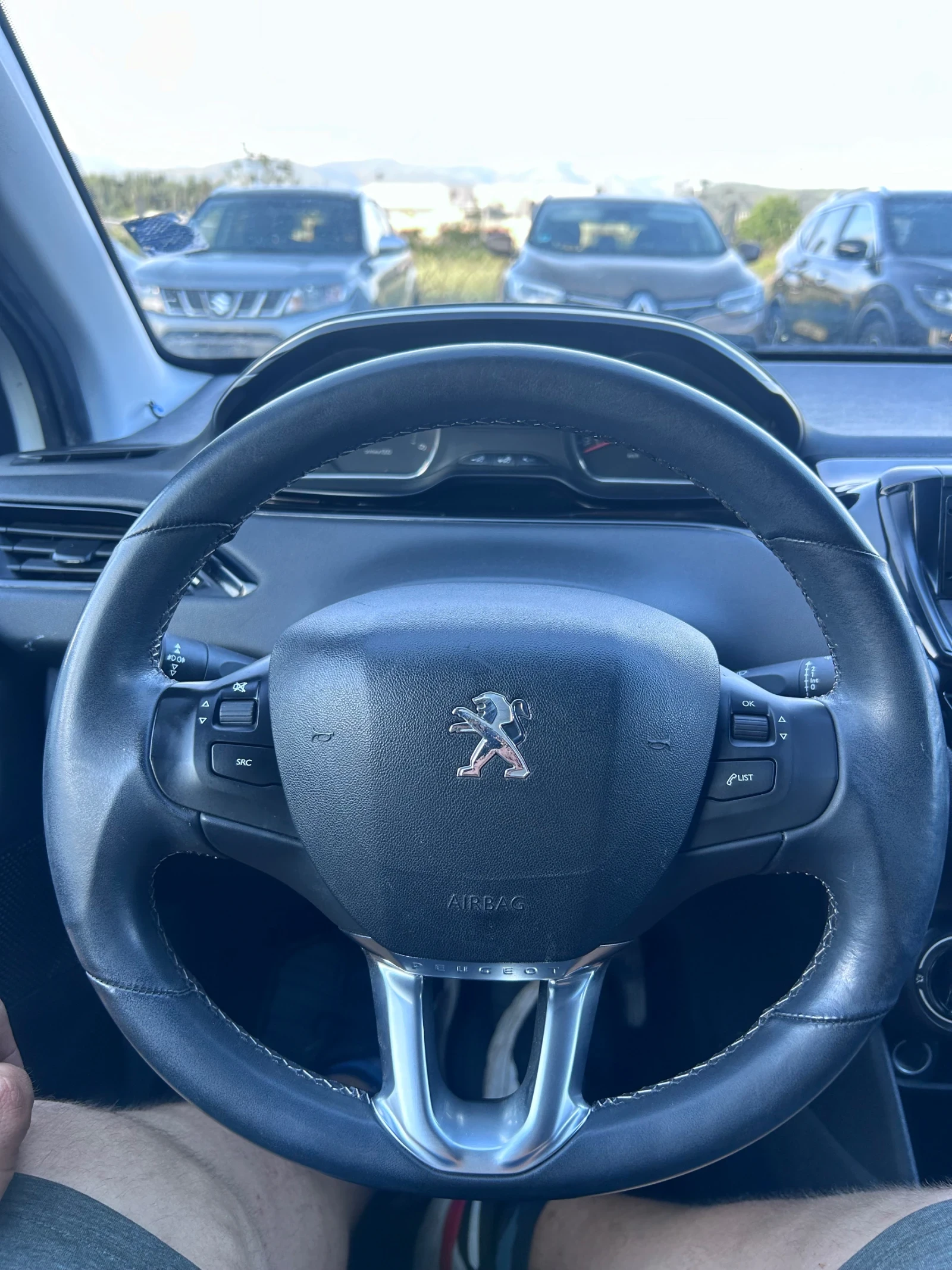 Peugeot 208 1.4 HDI РЕГИСТРИРАНА EURO 5, снимка 11 - Автомобили и джипове - 54672403