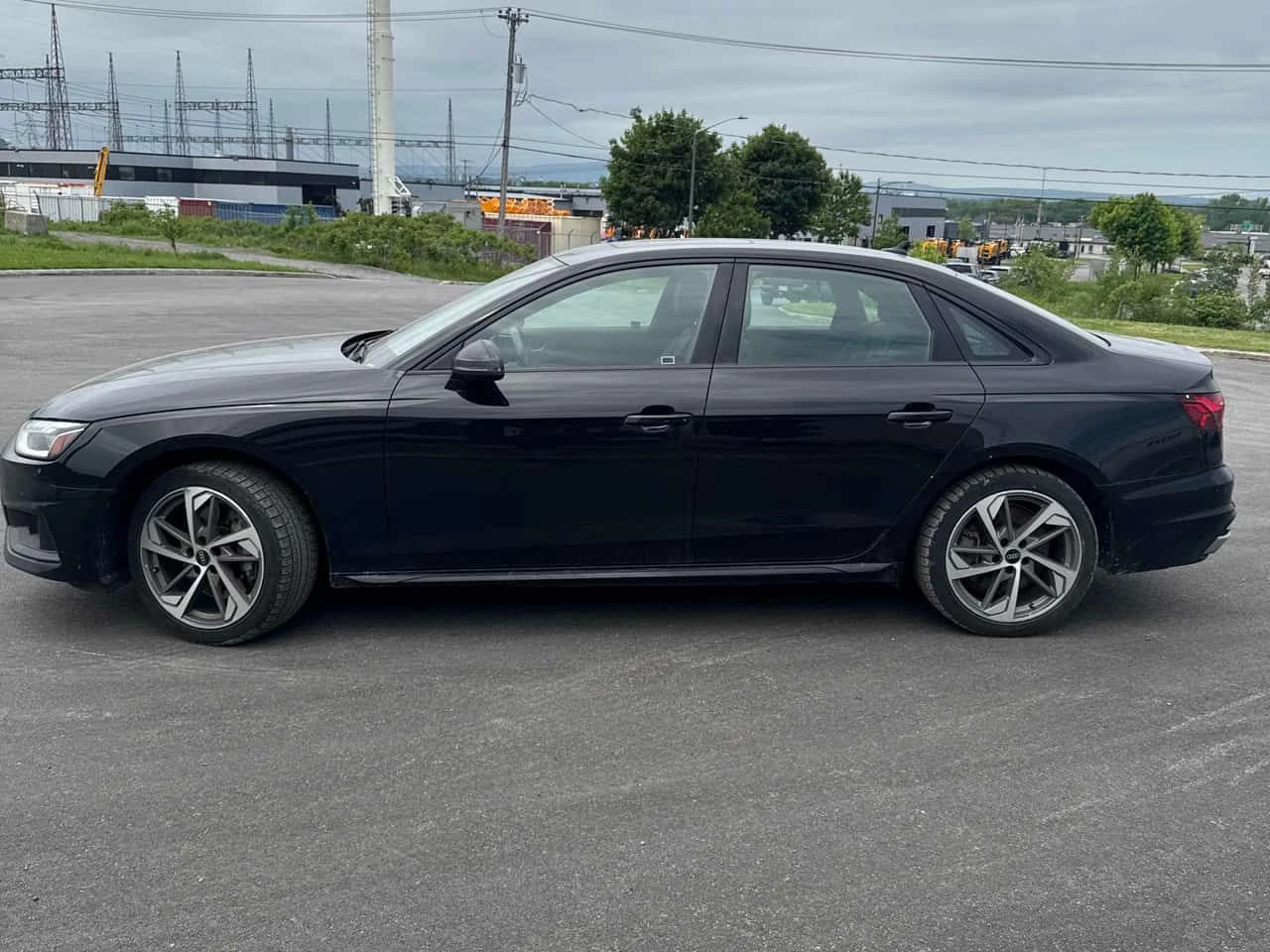 Audi A4 | Komfort | DISTRONIC | ПОДГРЕВ | ШИБИДАХ | , снимка 2 - Автомобили и джипове - 54876124