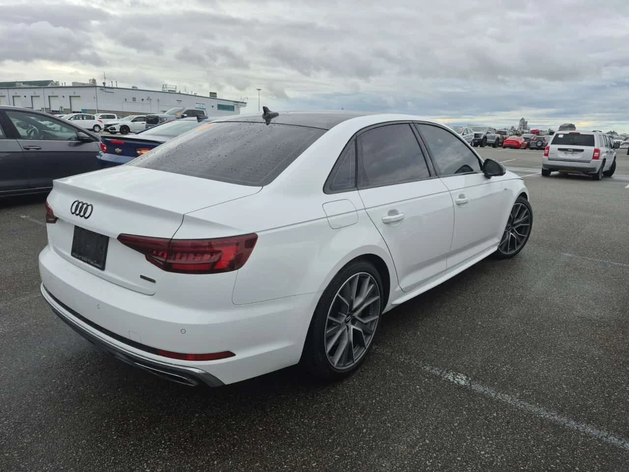 Audi A4 * PRESTIGE SEDAN 4D * CARFAX * БЕЗ ПЪРВОНАЧАЛНА ВН, снимка 3 - Автомобили и джипове - 55049984