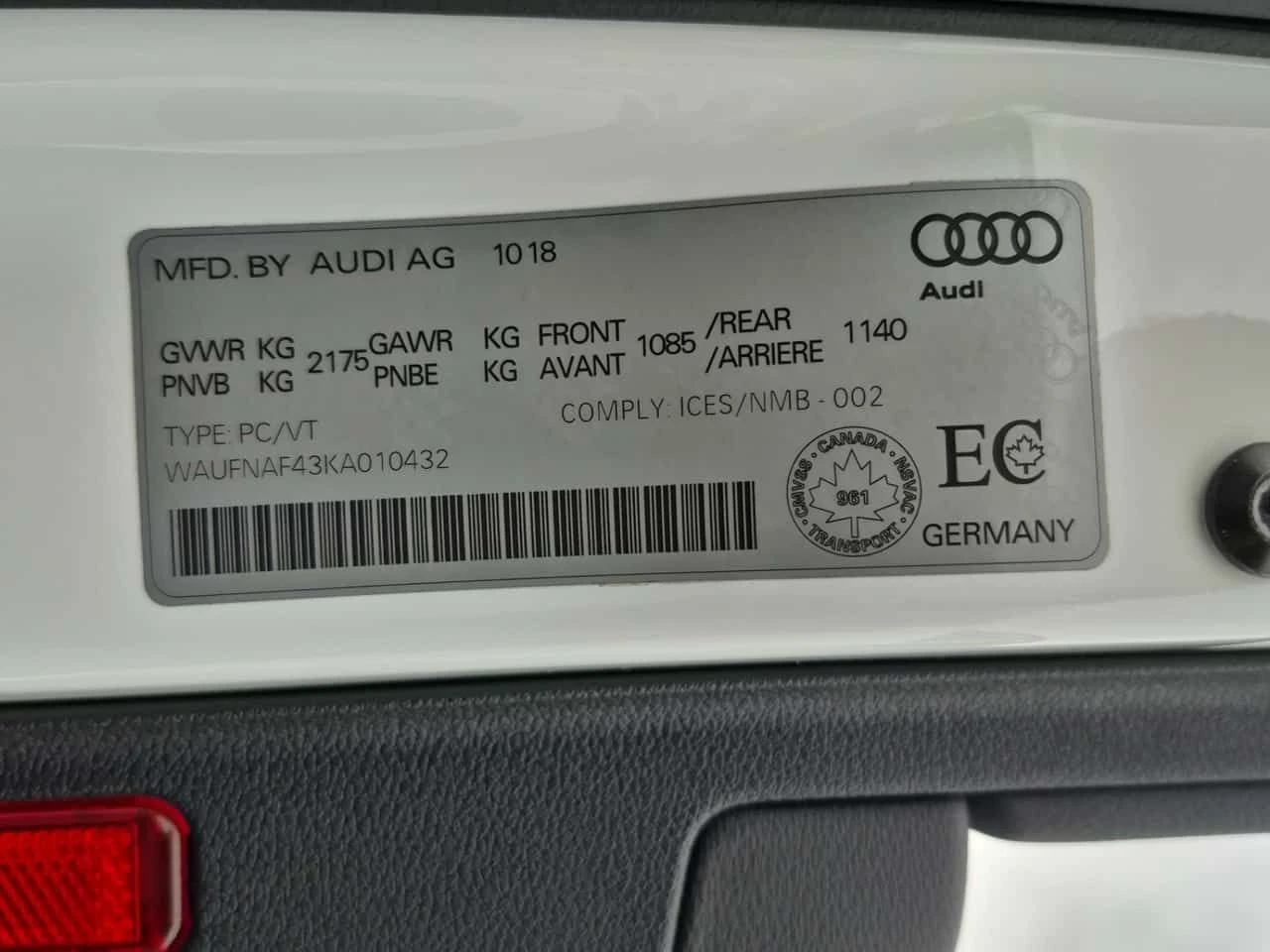 Audi A4 * PRESTIGE SEDAN 4D * CARFAX * БЕЗ ПЪРВОНАЧАЛНА ВН, снимка 16 - Автомобили и джипове - 55049984