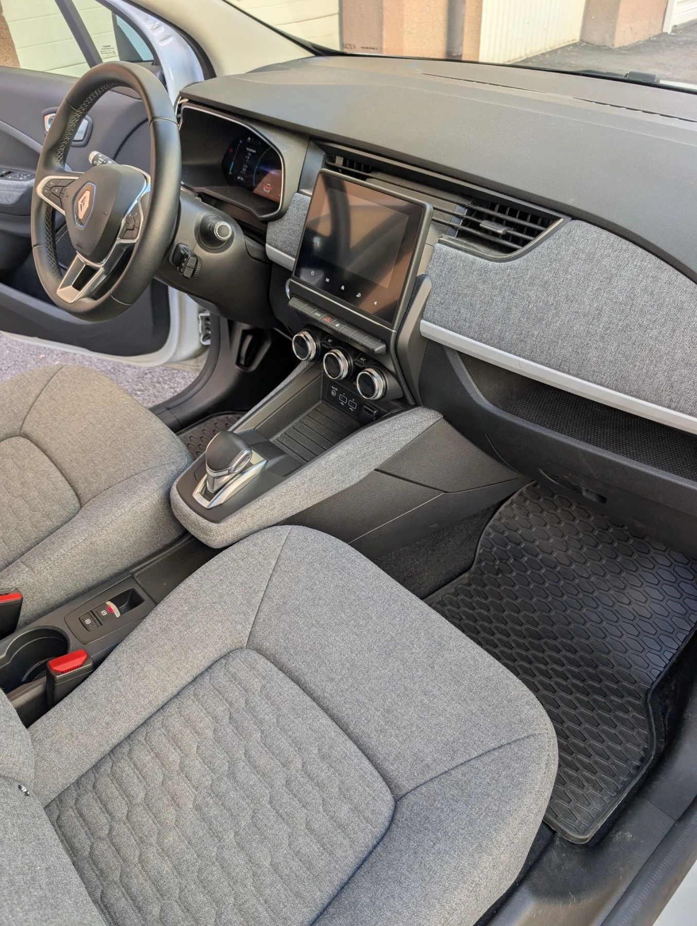 Renault Zoe 52kW_CCS_Гаранц_SoH95_Сертиф_Кам_Парктр._Серв.книж, снимка 12 - Автомобили и джипове - 55879977