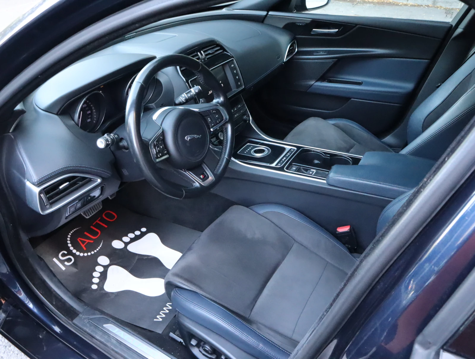 Jaguar XE S, снимка 8 - Автомобили и джипове - 55935287
