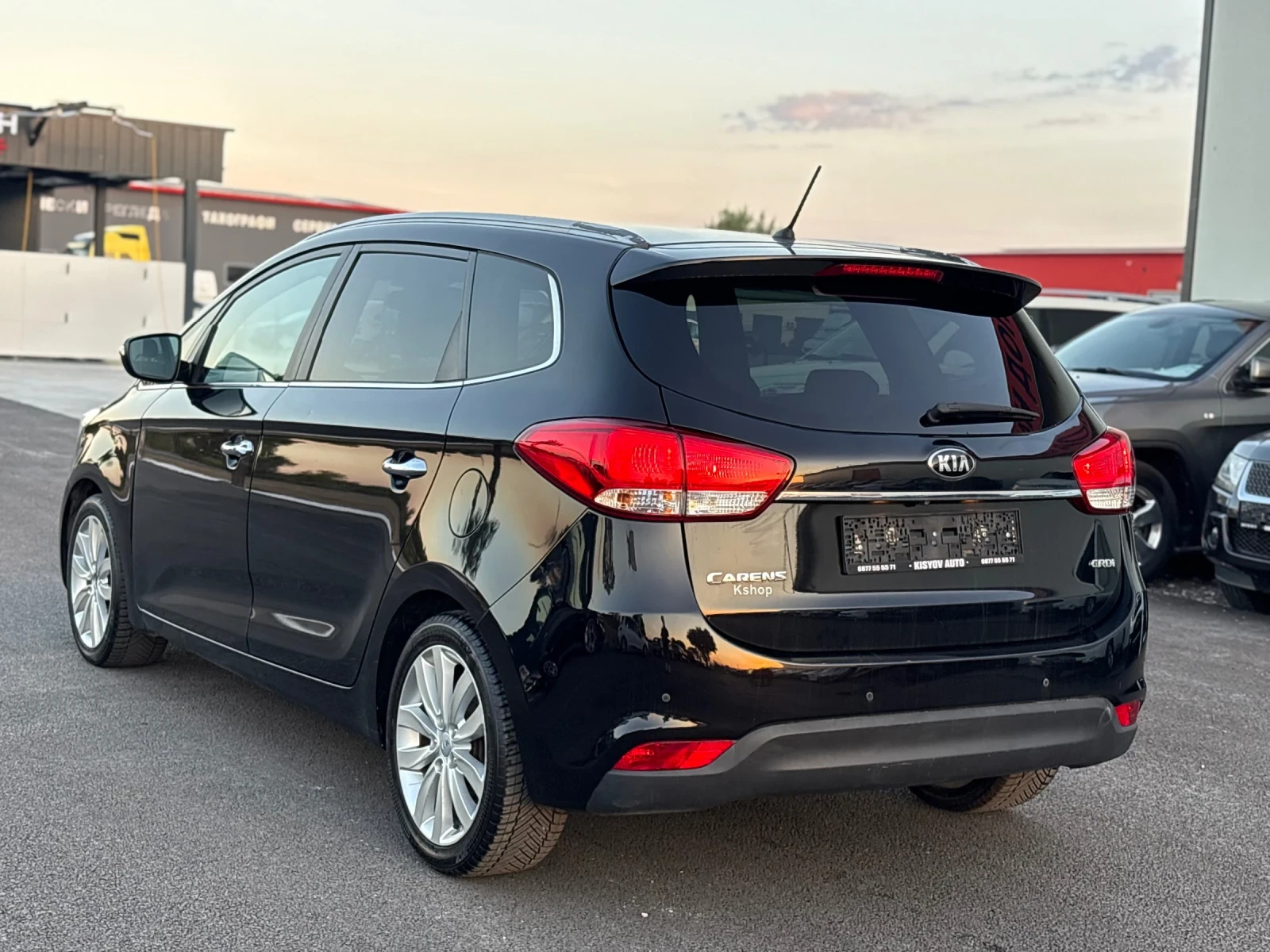 Kia Carens 1.7 116кс* Камера* Keyless* LED* , снимка 5 - Автомобили и джипове - 56133701