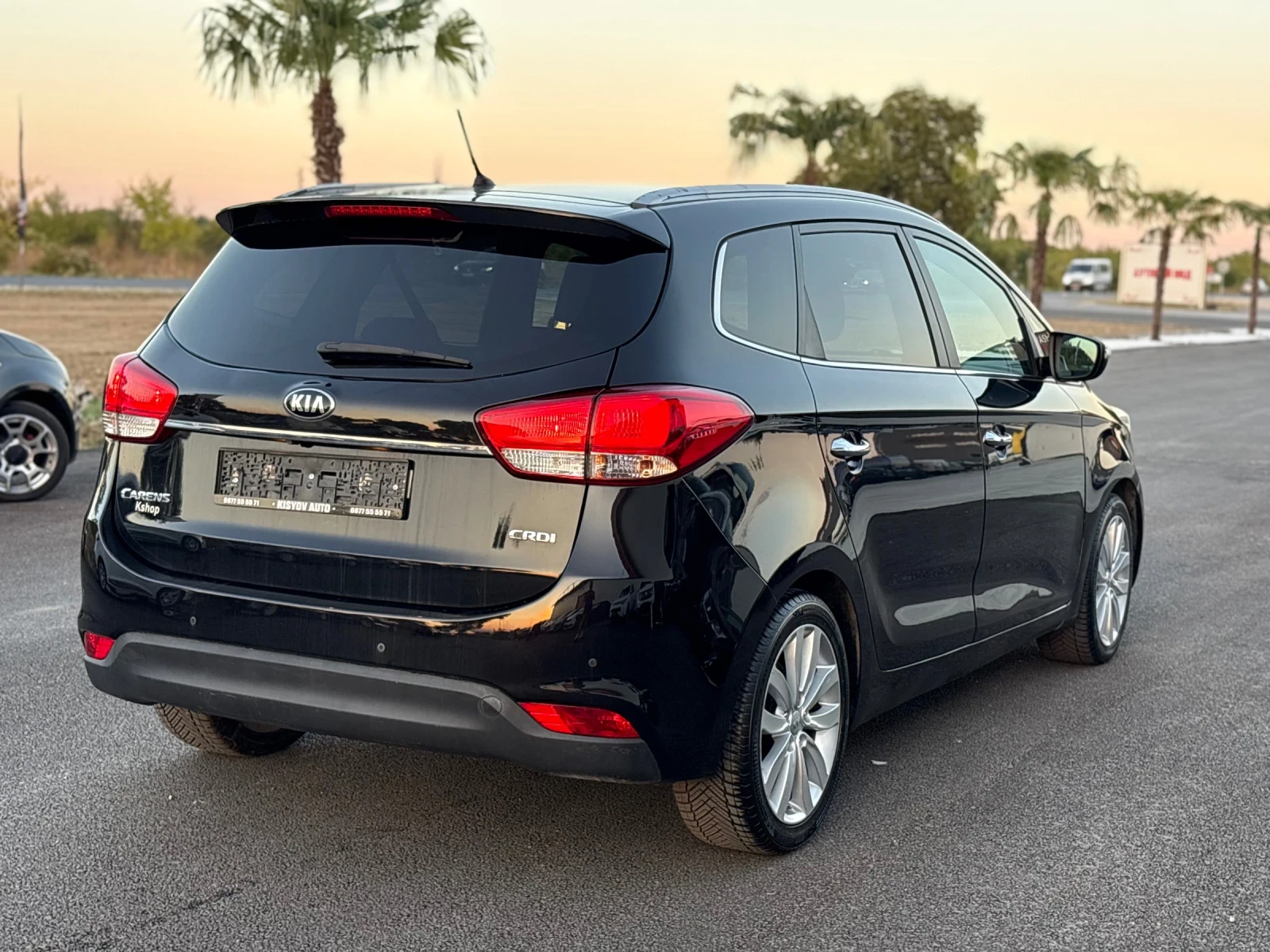 Kia Carens 1.7 116кс* Камера* Keyless* LED* , снимка 4 - Автомобили и джипове - 56133701