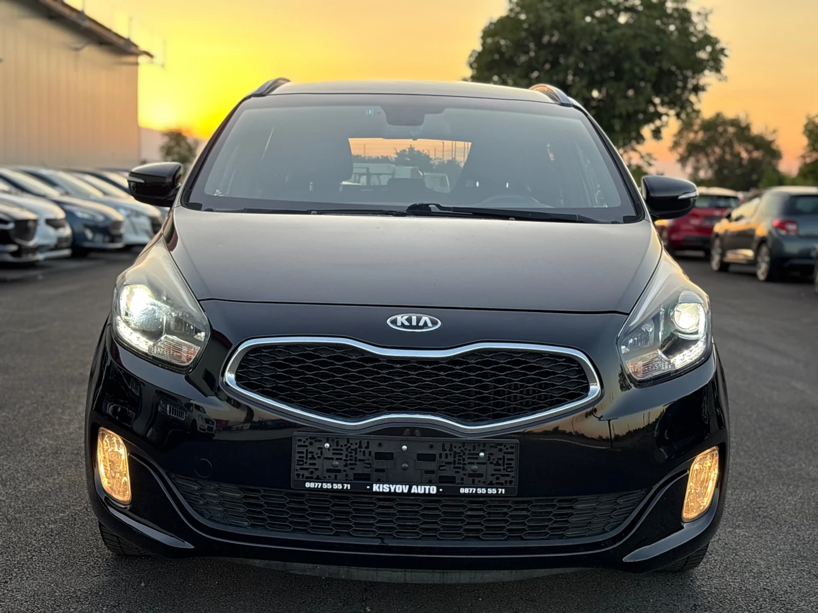 Kia Carens 1.7 116кс* Камера* Keyless* LED* , снимка 2 - Автомобили и джипове - 56133701