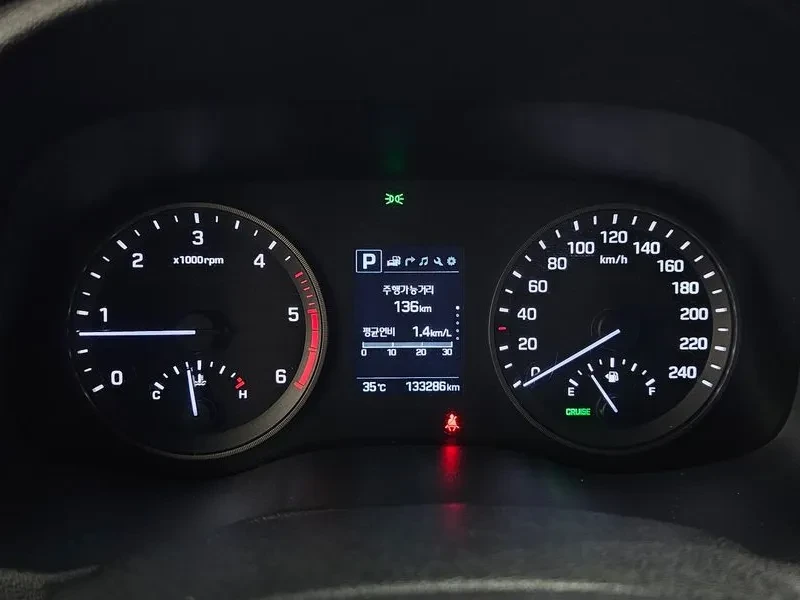 Hyundai Tucson 1.7 2WD, снимка 8 - Автомобили и джипове - 55747427
