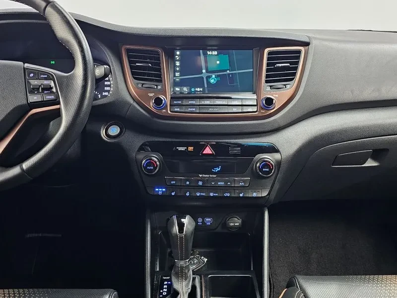 Hyundai Tucson 1.7 2WD, снимка 13 - Автомобили и джипове - 55747427