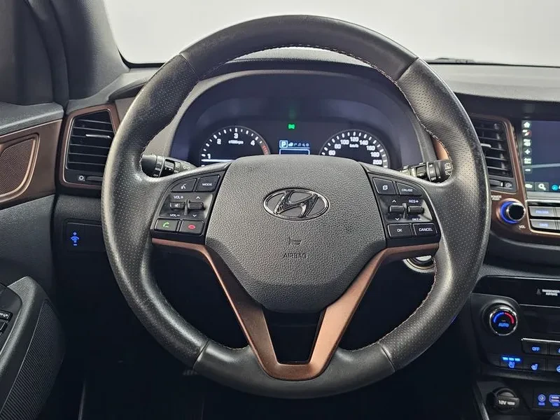 Hyundai Tucson 1.7 2WD, снимка 14 - Автомобили и джипове - 55747427