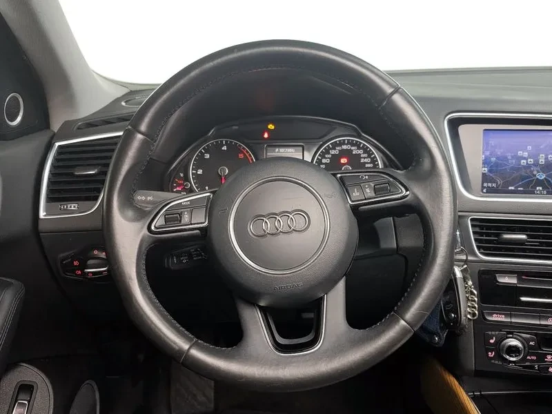 Audi Q5 3.0 TDI Quattro - САМО 30% АВАНС, снимка 13 - Автомобили и джипове - 56007918
