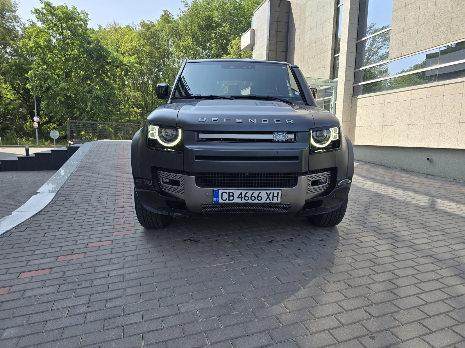 Land Rover Defender 110 - изображение 2