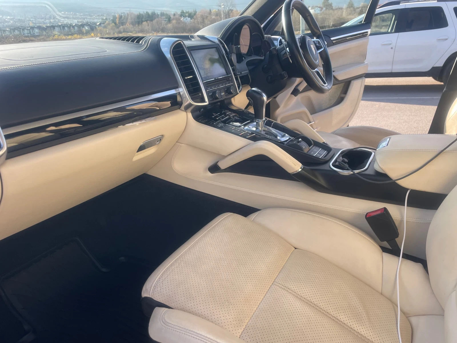 Porsche Cayenne 3.0D* Facelift* Premium Pack* Panorama* , снимка 11 - Автомобили и джипове - 53929557