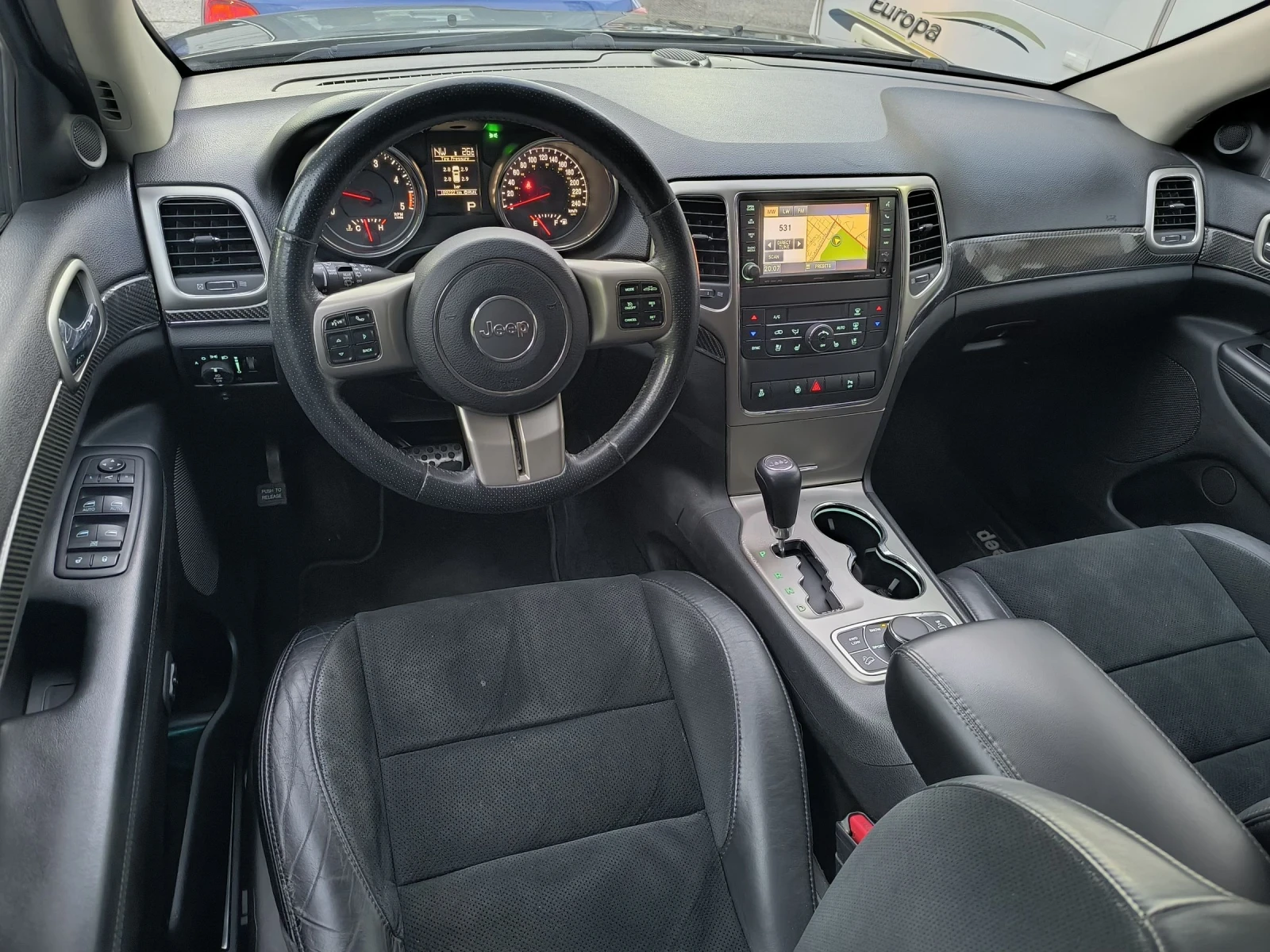 Jeep Grand cherokee 3.0CRD Панорама Дистроник, снимка 8 - Автомобили и джипове - 55274337