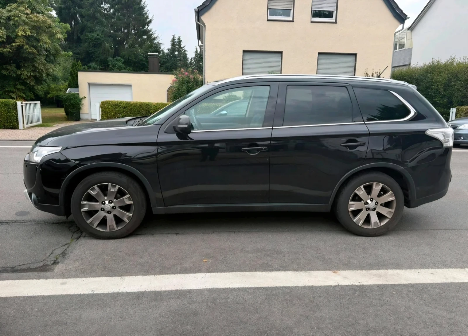 Mitsubishi Outlander NAVI* PDC* XENON* ����* CAM* AUT* TUV* 7����� | Mobile.bg � ����������� 2