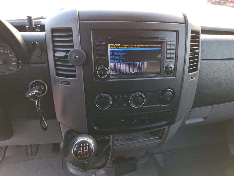 VW Crafter 2.0tdi, снимка 15 - Бусове и автобуси - 52349602