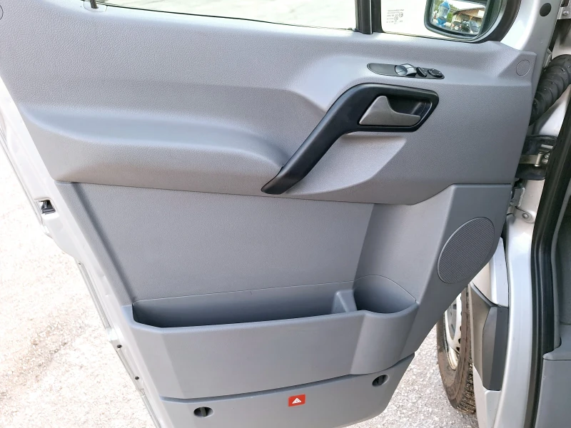 VW Crafter 2.0tdi, снимка 8 - Бусове и автобуси - 52349602