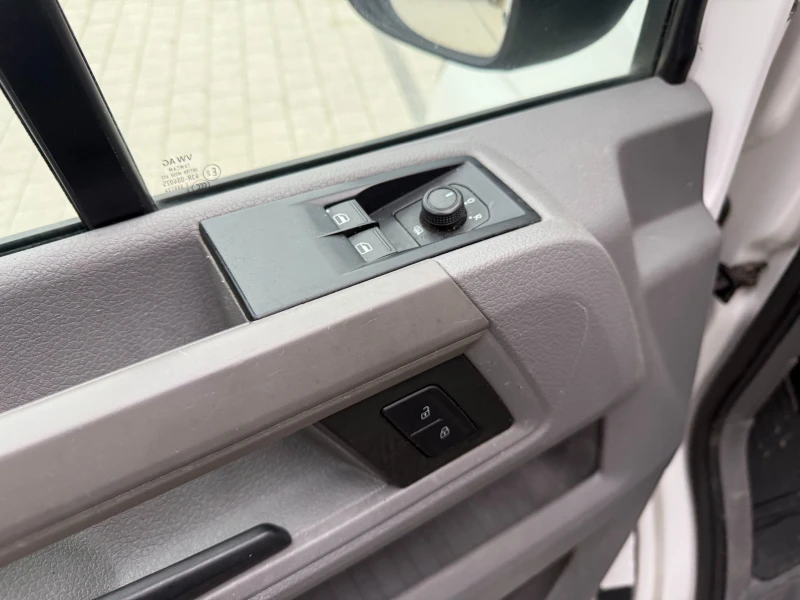VW Crafter 2.0TDI Клима Еuro 6 7-местен , снимка 15 - Бусове и автобуси - 52535539