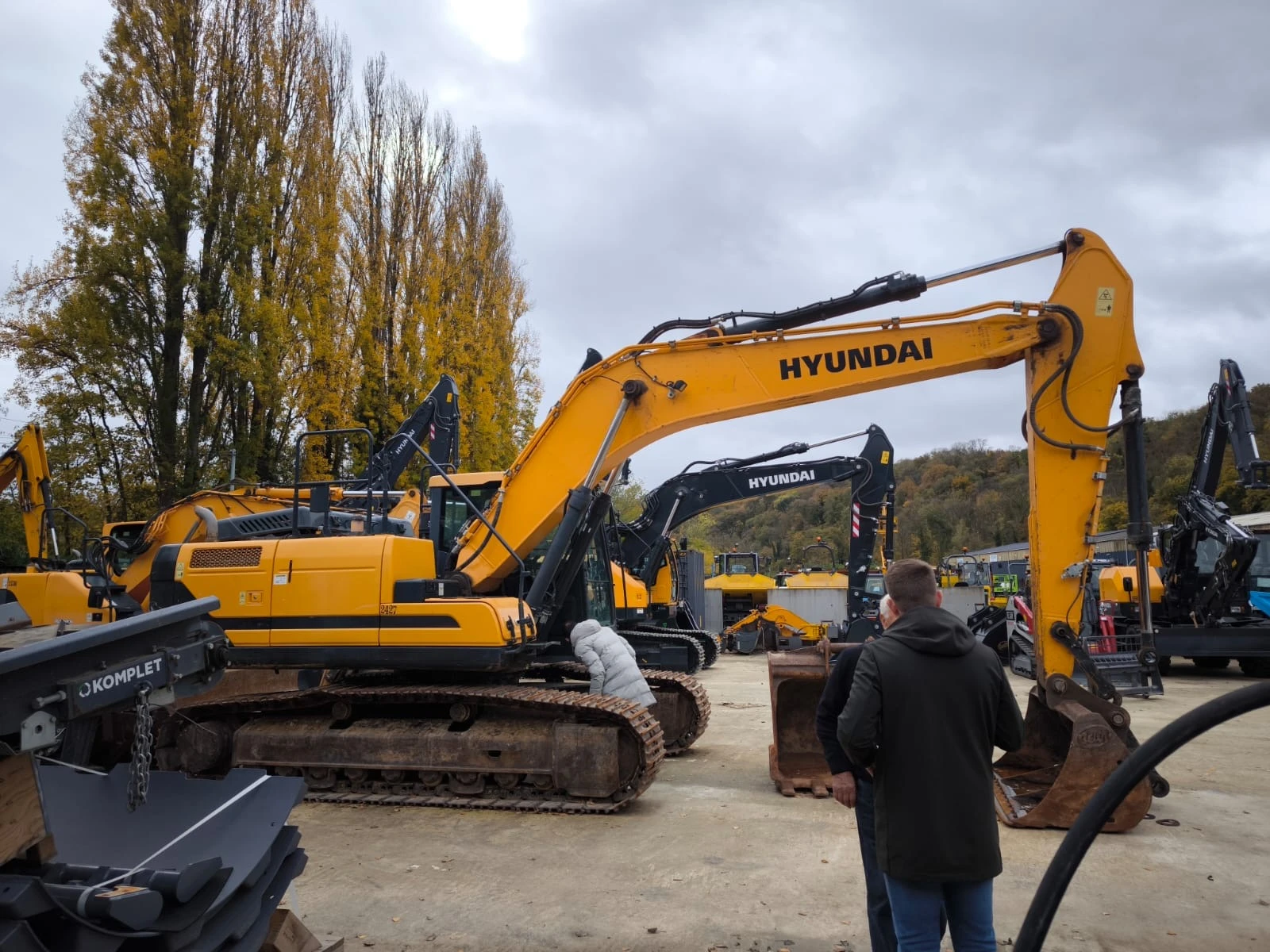  Hyundai HX 220 L  | Mobile.bg   1