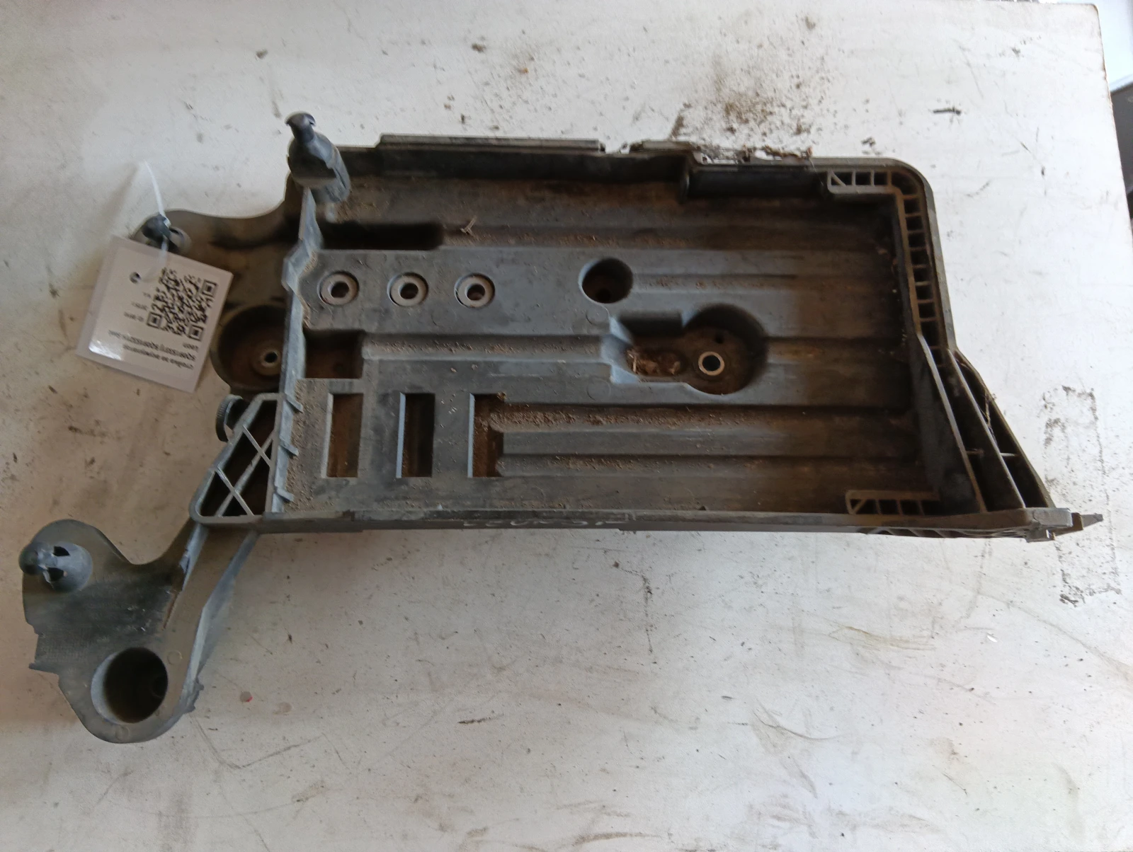 стойка за акумулатор 5Q0915331J 5Q0915321H Seat Leon