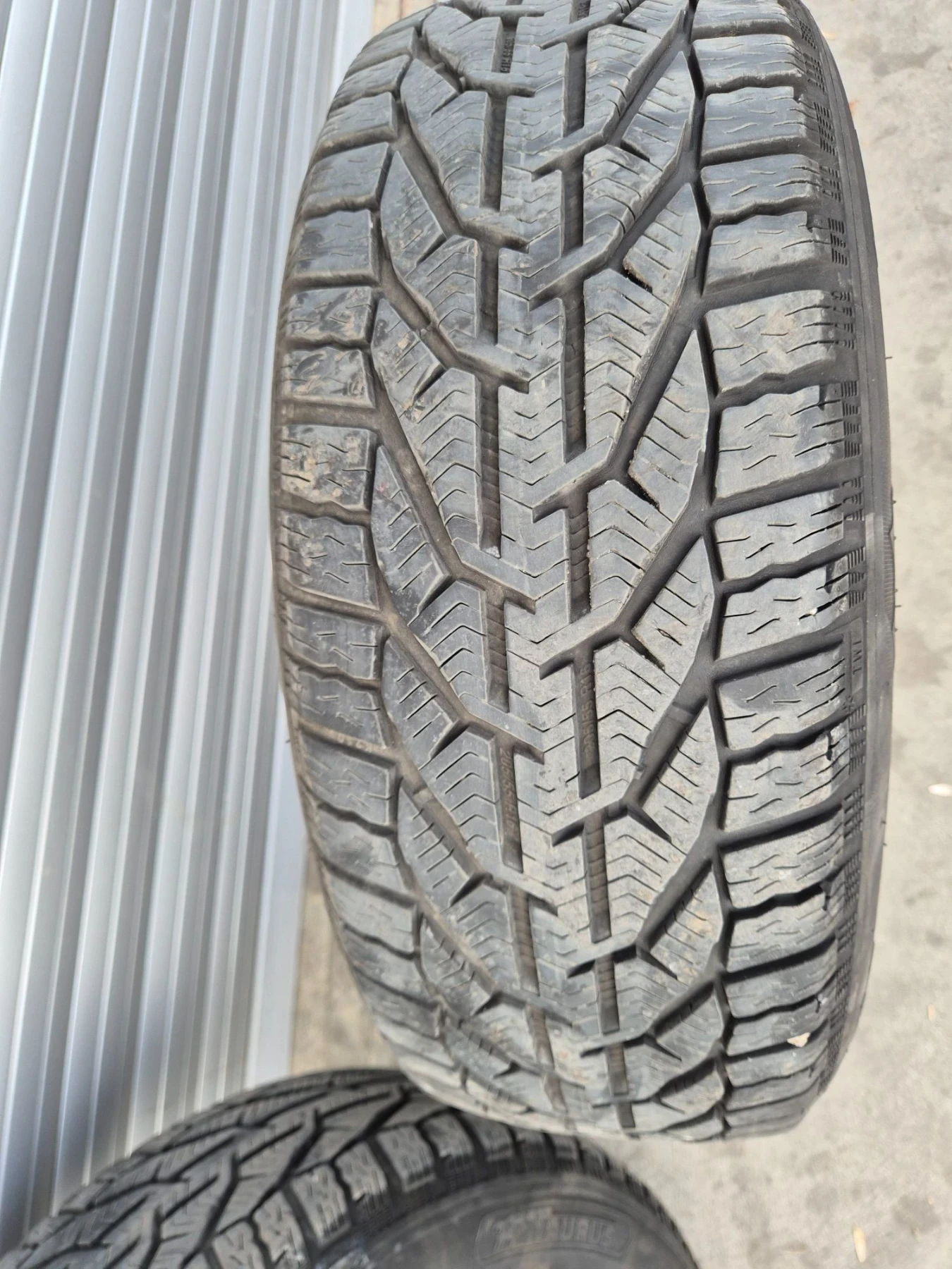 Гуми Зимни 205/55R16, снимка 6 - Гуми и джанти - 55933741
