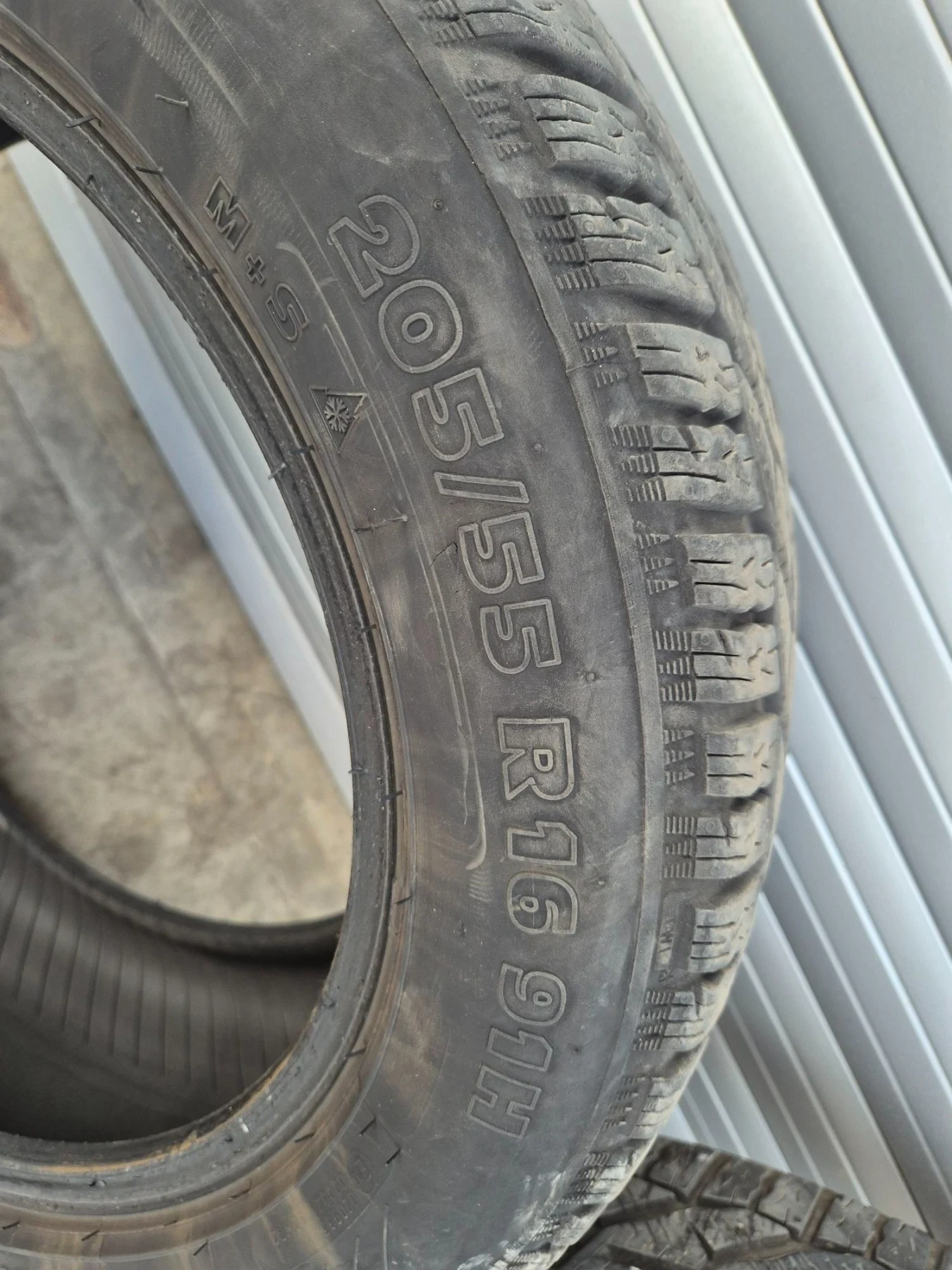 Гуми Зимни 205/55R16, снимка 5 - Гуми и джанти - 55933741
