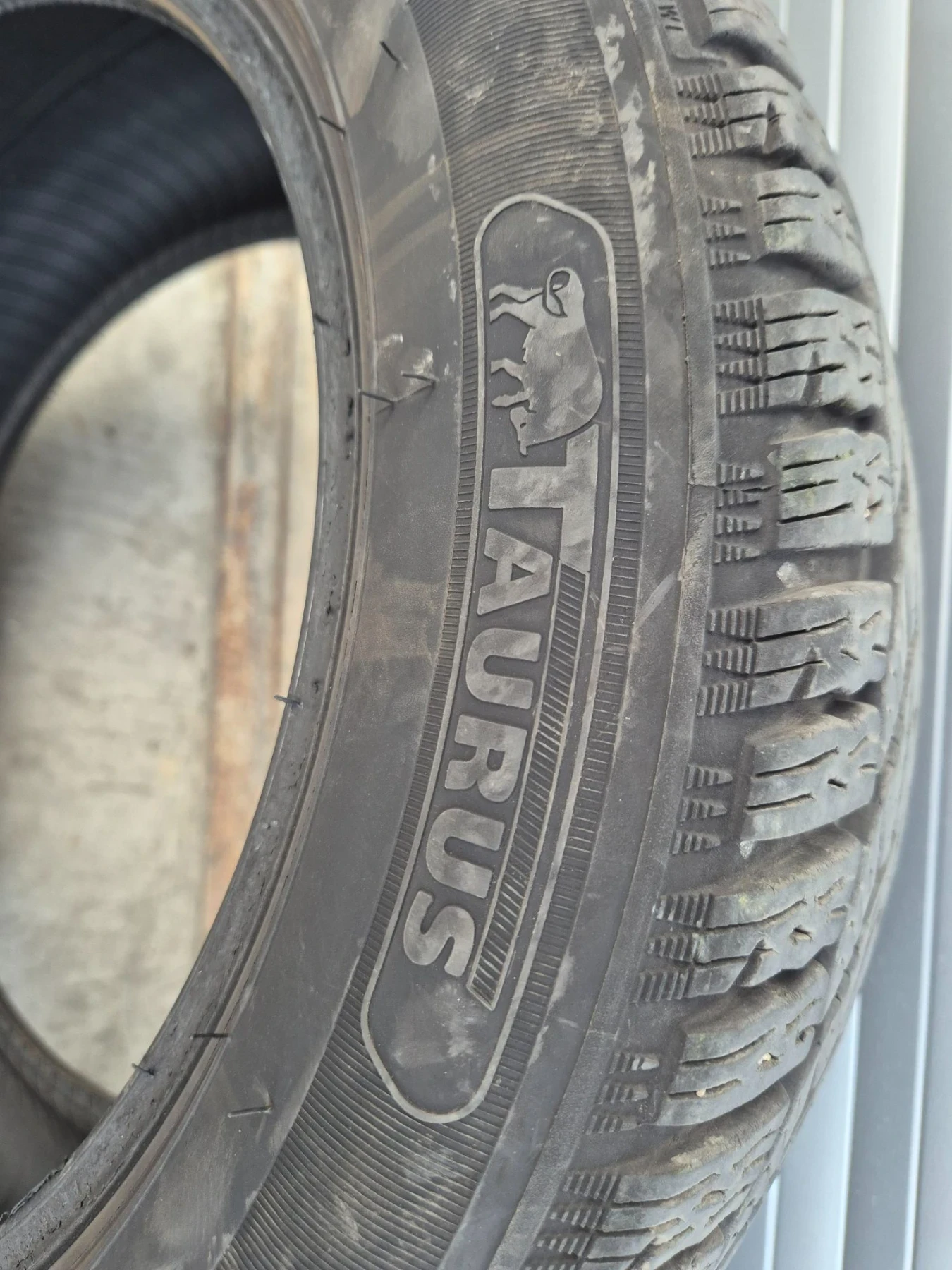 Гуми Зимни 205/55R16, снимка 4 - Гуми и джанти - 55933741