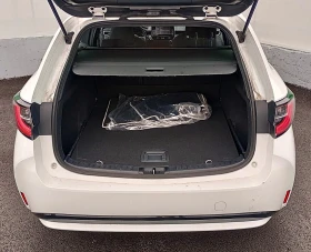 Toyota Corolla Touring 1.8 122 кс Hybrid e-CVT, снимка 11
