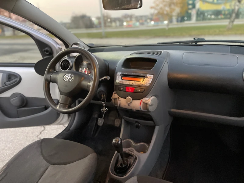 Toyota Aygo, снимка 10 - Автомобили и джипове - 48002639