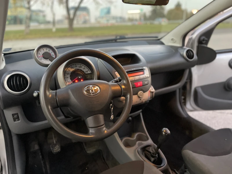 Toyota Aygo, снимка 11 - Автомобили и джипове - 48002639