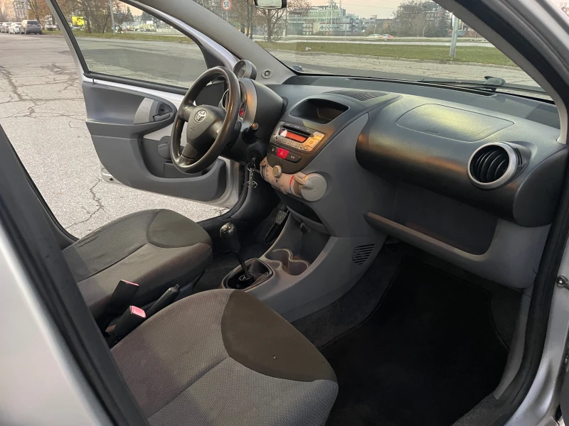 Toyota Aygo, снимка 13 - Автомобили и джипове - 48002639