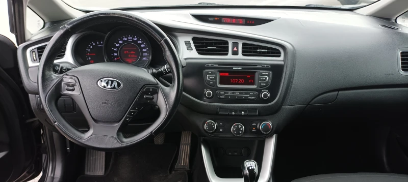 Kia Ceed 1.6 CRDI, снимка 12 - Автомобили и джипове - 48227049