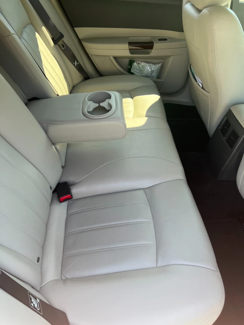 Chrysler 300c 5.7 HEMI | 4X4 | ГАЗ | ВНОС ШВЕЙЦАРИЯ, снимка 9 - Автомобили и джипове - 50648524