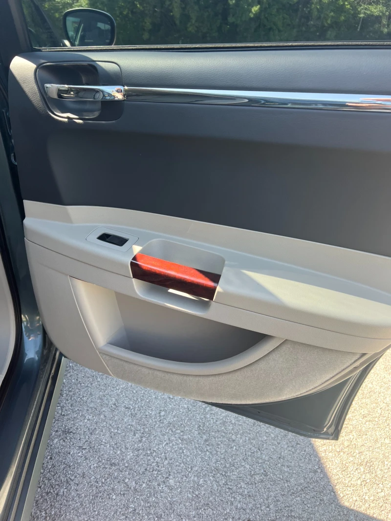 Chrysler 300c 5.7 HEMI | 4X4 | ГАЗ | ВНОС ШВЕЙЦАРИЯ, снимка 10 - Автомобили и джипове - 50648524