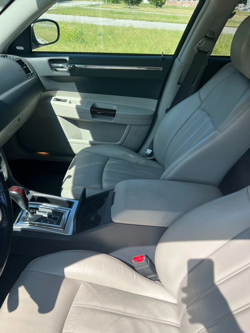 Chrysler 300c 5.7 HEMI | 4X4 | ГАЗ | ВНОС ШВЕЙЦАРИЯ, снимка 12 - Автомобили и джипове - 50648524