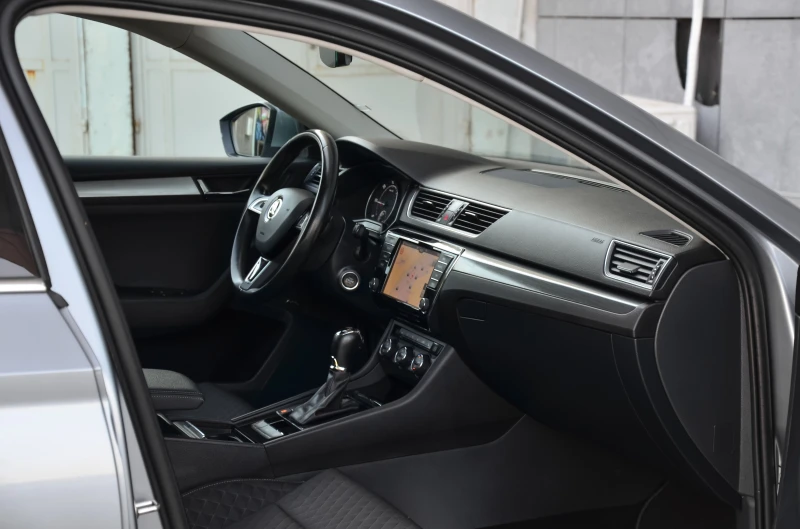 Skoda Superb 2.0 TDI , снимка 10 - Автомобили и джипове - 51608508